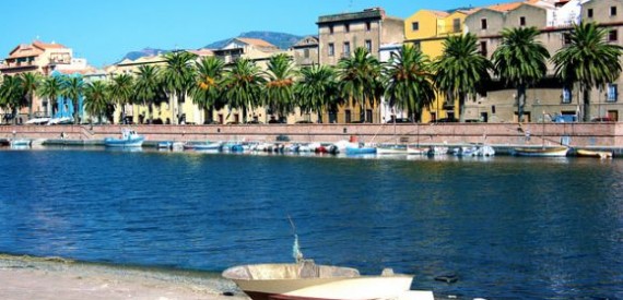 Sardinija: pirmas kartas. Smaragdo spalvos jūra, uolingi kalnai, žvejų laiveliai ir lankytinos vietos Sardinijoje