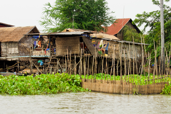 Žvejų kaimelis esantis šalia Makongo upės, Kambodžoje
